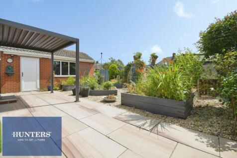 REAR GARDEN 02.jpg