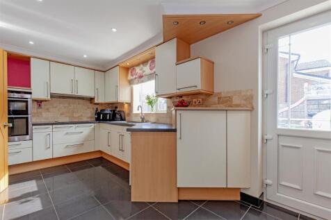 Superb Breakfasting Kitchen