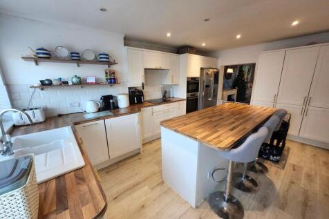 KITCHEN BREAKFAST ROOM