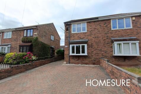 Newly Redecorated Family Home with Driveway & Large Garden Homesure are delighted to bring to the market this beautifully presented home, newly redecorated throughout and ready for immediate occupatio