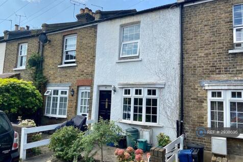 2 Bed Terraced House, Brook Road, TW1 We are proud to offer this delightful 2 bedroom, 1 bathroom terraced house in a great location. Available to move in from 30 August 2026, this property bene... **