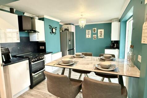 Kitchen/ dining room