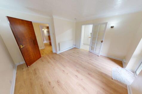 A well-presented and spacious two-bedroom apartment located in the highly sought-after area of Moseley, offering comfortable modern living within easy reach of local amenities, transport links, and vi