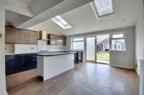 KITCHEN/DINER/FAMILY ROOM