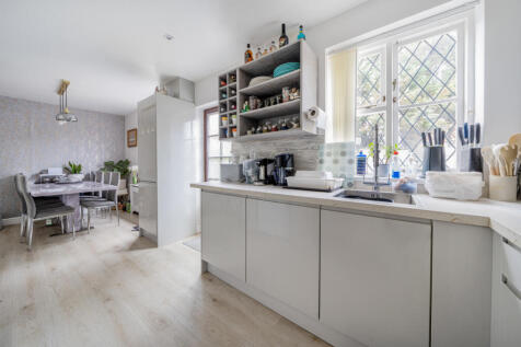 1320336-9-6878fde...