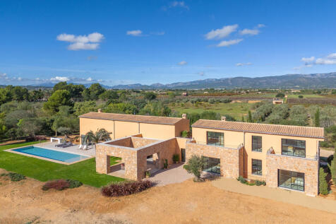 Front view of the designer new-build finca in Santa Maria with clean architecture and Mediterranean character