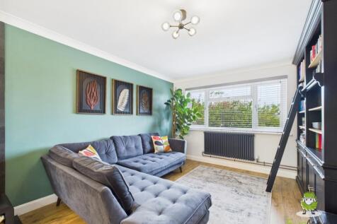 EweMove Basingstoke Avon Road Sitting Room