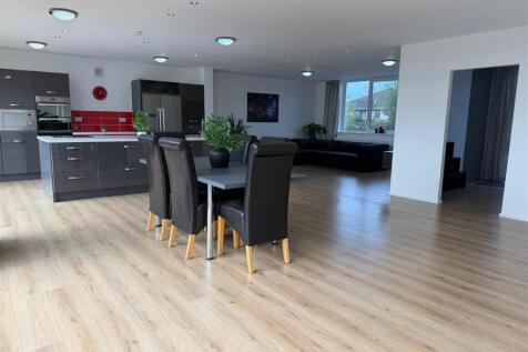 Open Plan Lounge/Dining/Kitchen
