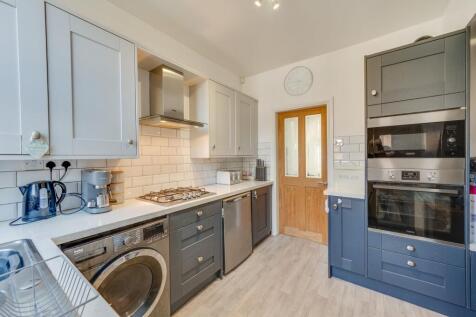 KITCHEN AND LOUNGE