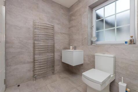4 bed, 3 bath Detached in Glasgow - Photo 72