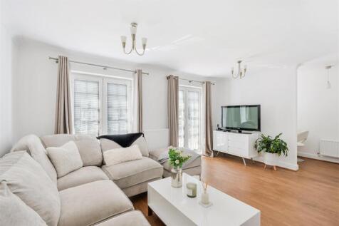 ST THERESA CLOSE (15).jpg