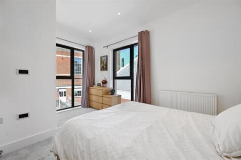 AR - Dauphine House4.JPG