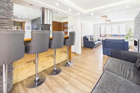 OPEN PLAN KITCHEN/DINING ROOM