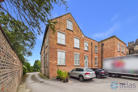 Situated in the heart of sought-after Mossley Hill, this beautifully presented first-floor apartment offers spacious, unfurnished accommodation with its own private entrance, modern kitchen and bathro