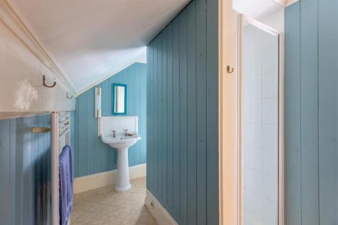 Undercliffe 1 Shower Room.jpg