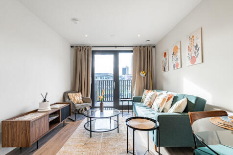 *** FURNISHED WITH BALCONY AND CANAL SIDE VIEWS! *** This exceptional one-bedroom apartment at Glasswater Locks offers a perfect blend of contemporary design and a sought-after city centre location. O