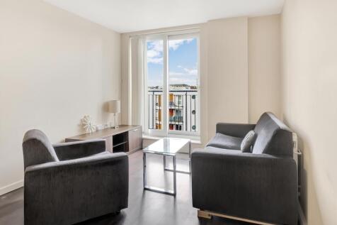 A bright one bedroom apartment set within Holdsworth Lodge, a modern development located in East Finchley. This apartment includes an inviting living space, fitted kitchen with integrated appliances,