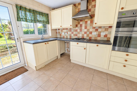 Bright Cream Shaker Kitchen with Garden Views.png