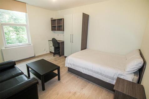 Listing code 565761. Your studio apartment at our 30 Brudenell Road accommodation makes city living easy, perfectly designed with everything you need. The bedroom area features a cosy bed, spacious st