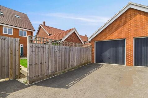 Garage, Parking Space and Garden
