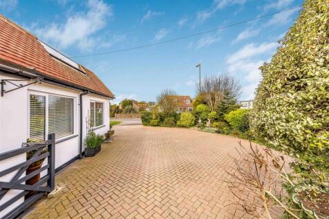 250 Havant Road, Hayling Island-Small-PorticoMarke