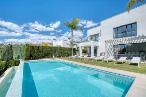 POOL AND GARDEN