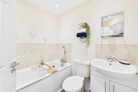 CAM03729G0-PR0079-STILL038