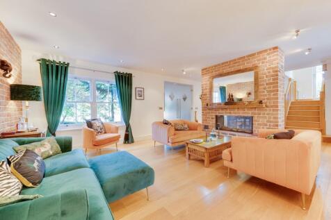 KITCHEN, SITTING ROOM AND LOUNGE/DINING ROOM