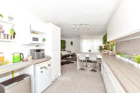 Lounge/Dining/Kitchen