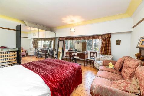 12A Thorncliffe road, Bed Room (3 of 4).jpg