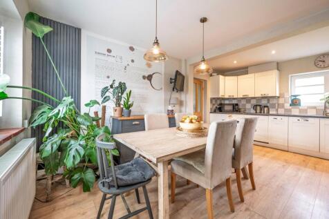 Kitchen / Breakfast Room