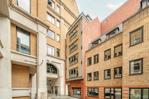 A well presented one bedroom duplex apartment in the heart of St James's.