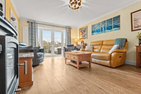 4 bed, 2 bath Detached Bungalow in Cardiff - Photo 4