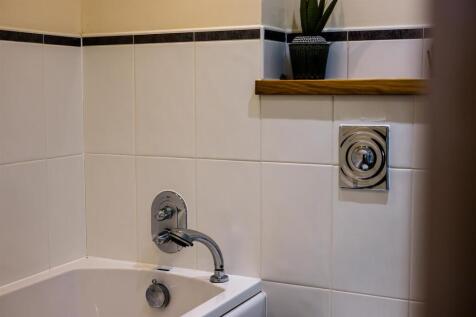 6 Chaise Meadow, Lymm WA13 9UP-10.jpg