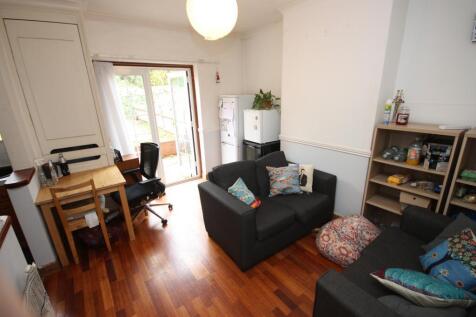 Savoy Property Consultants are delighted to present to the lettings market this spacious terraced house with 4 double bedrooms and 2 bathrooms located on a quiet residential road in East Acton. T...