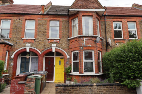 A newly redecorated two-bedroom first floor flat located on the popular Kettlebaston Road, E10. The property benefits from a bright open-plan kitchen/living area, two bedrooms, brand-new carpets throu