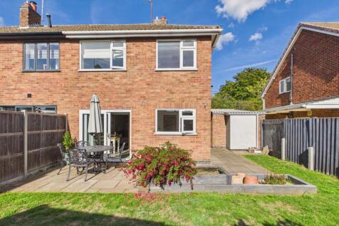 EweMove - Stamford - Casterton Road - Back view o