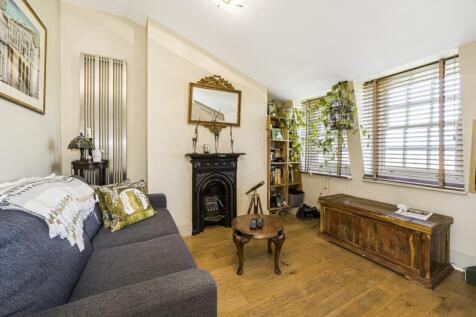 Maidenstone Hill ...