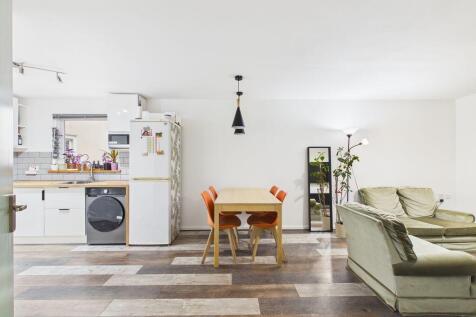 kitchen/lounge/diner