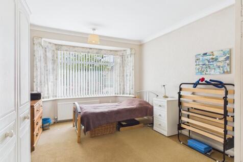 CAM04018G0-PR0238-STILL001