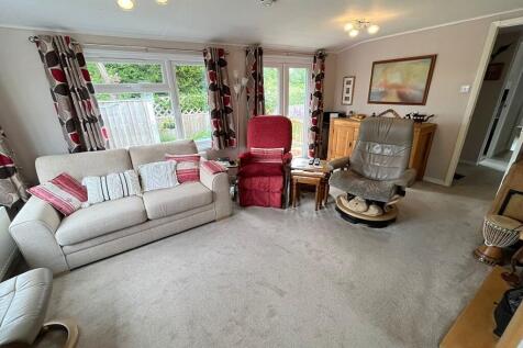 Lounge from kitch...