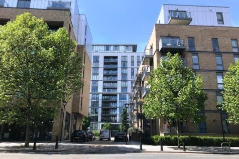 A Stunning one bedroom apartment with private balcony, Includes on site Gym and Concierge and located close to Stations. Call now.