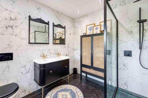 34 Post Office Road-bed1 ensuite.jpg