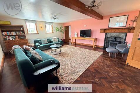 Old School House Lounge
