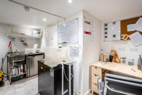 Broadway Mkt 33 2.jpg