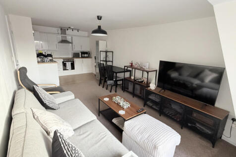 Modern 1 Bed Flat in the heart of Kenilworth