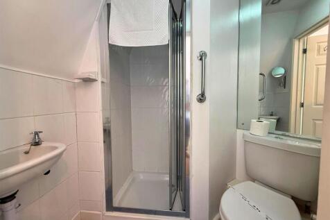 Bedroom one en-suite