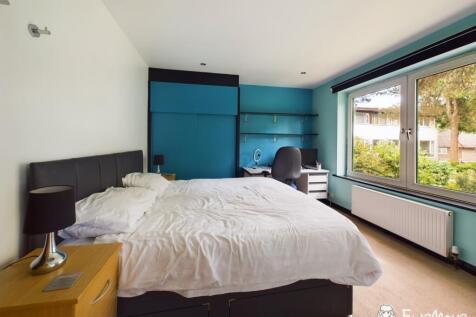 CAM02877G0-PR0053-STILL015