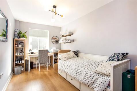 Bedroom / Study