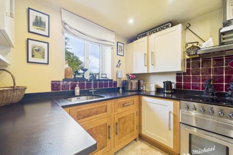 CAM02773G0-PR0357-STILL029